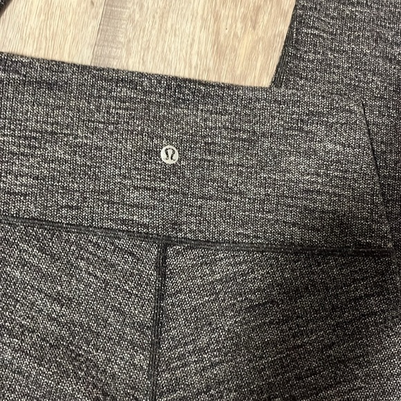 Lululemon legging - Picture 2 of 4